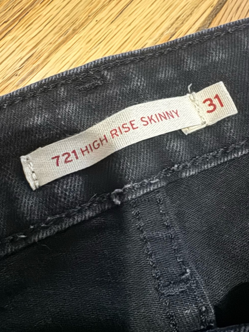 High Rise Levi Jeans - Picture 2 of 4